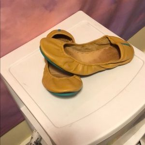 Mustard yellow Tieks! Size 9